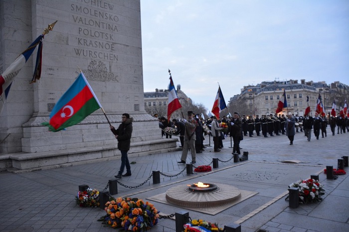 Une cérémonie commémorative des victimes du génocide de Khodjaly à l`Arc de Triomphe à Paris | VIDEO, PHOTOS